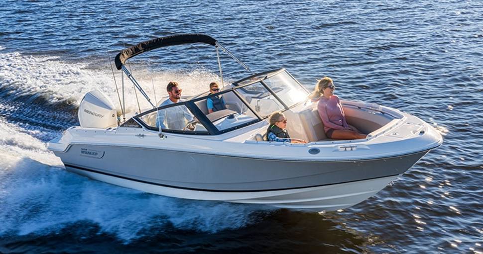                                         Boston Whaler   210 Vantage
                                    