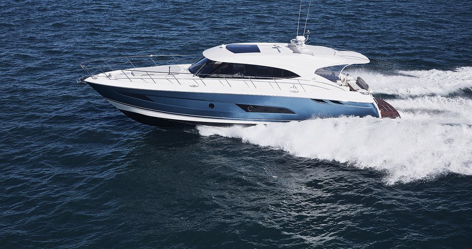                                             Riviera   5400  Sport Yacht
                                        