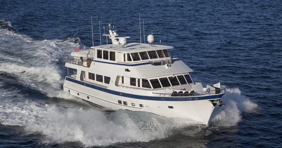                                             Outer Reef Yachts   860 Deluxbridge Skylounge Motoryacht
                                        