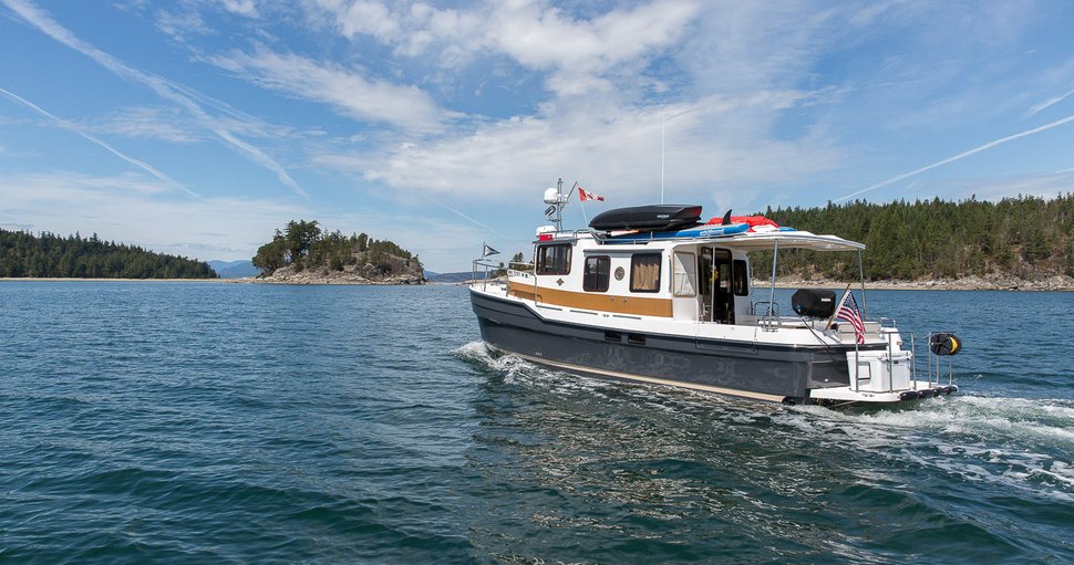                                             Ranger Tugs   R-31 S
                                        