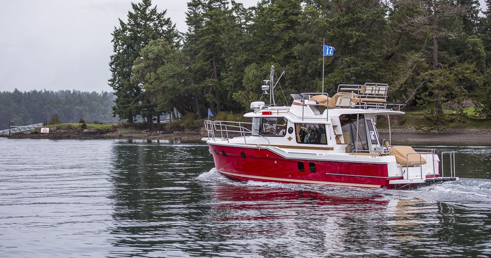                                             Ranger Tugs   R-29 CB
                                        