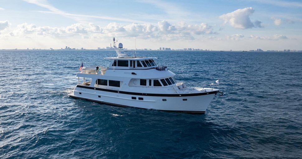                                             Outer Reef Yachts   720 Deluxbridge Motoryacht
                                        