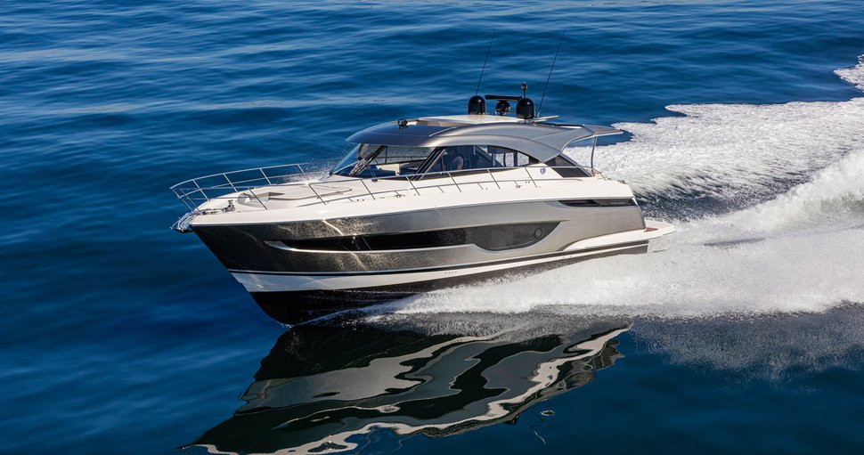                                         Riviera   4600 Sport Yacht Platinum Edition
                                    