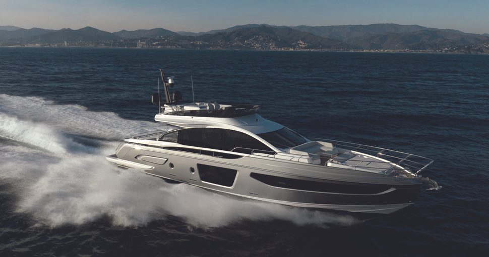                                         Azimut   S7
                                    