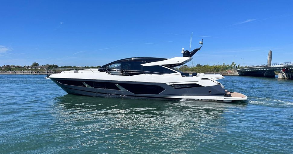 Sunseeker Predator 75
         Mk2 Virtual Tour
