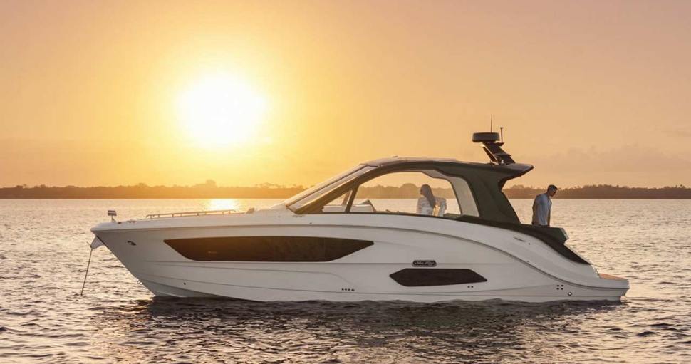                                         Sea Ray   Sundancer 370
                                    