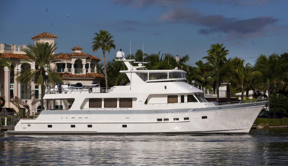                                             Outer Reef Yachts   860 Cockpit Motoryacht
                                        