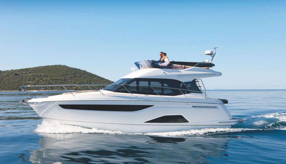                                             Bavaria Yachts   R40 Fly
                                        