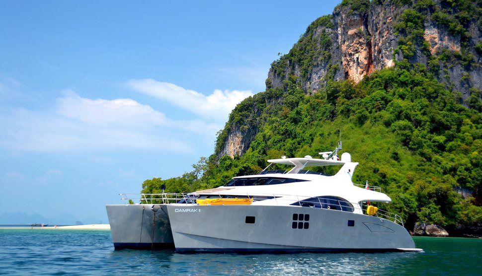                                             Sunreef Yachts   70 Sunreef Power
                                        