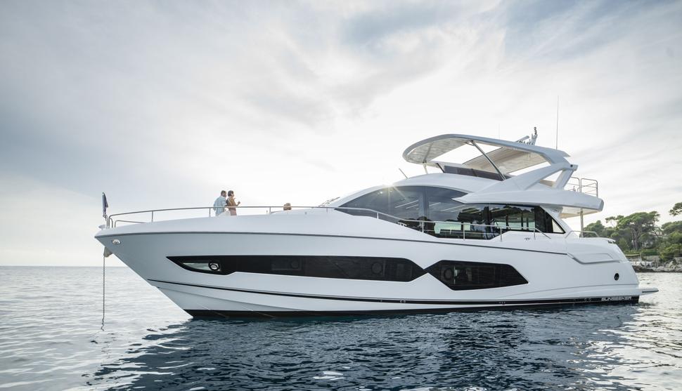                                             Sunseeker   76 Yacht
                                        