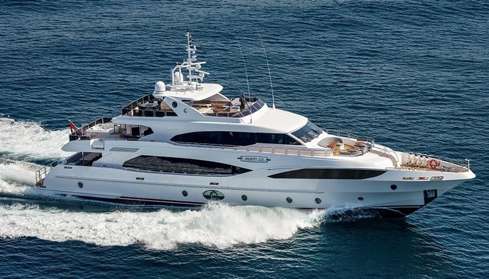                                             Gulf Craft   Majesty 125
                                        