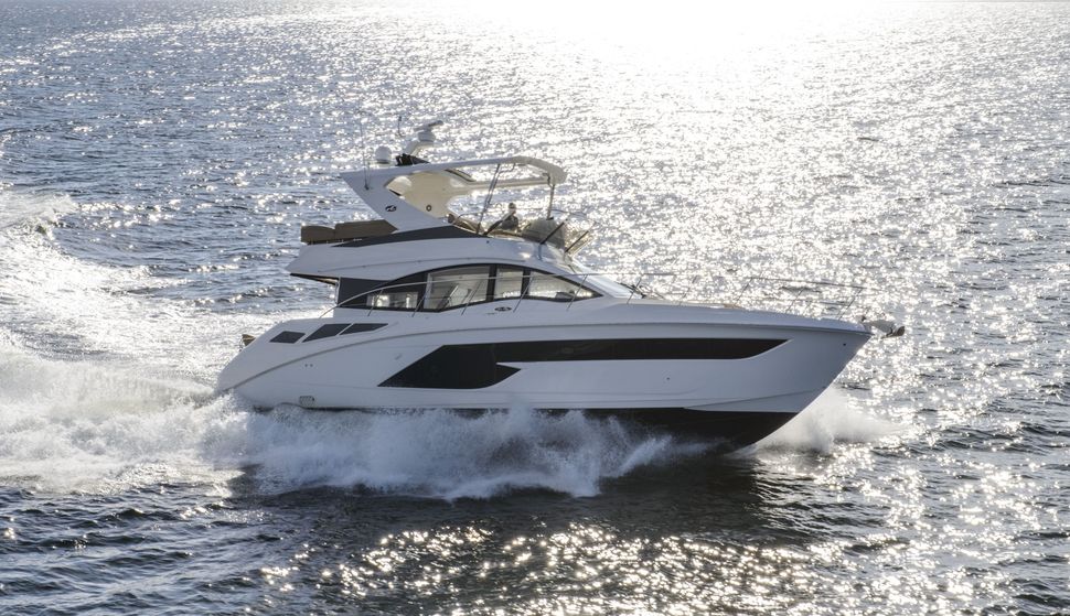                                             Sea Ray   Fly 520
                                        