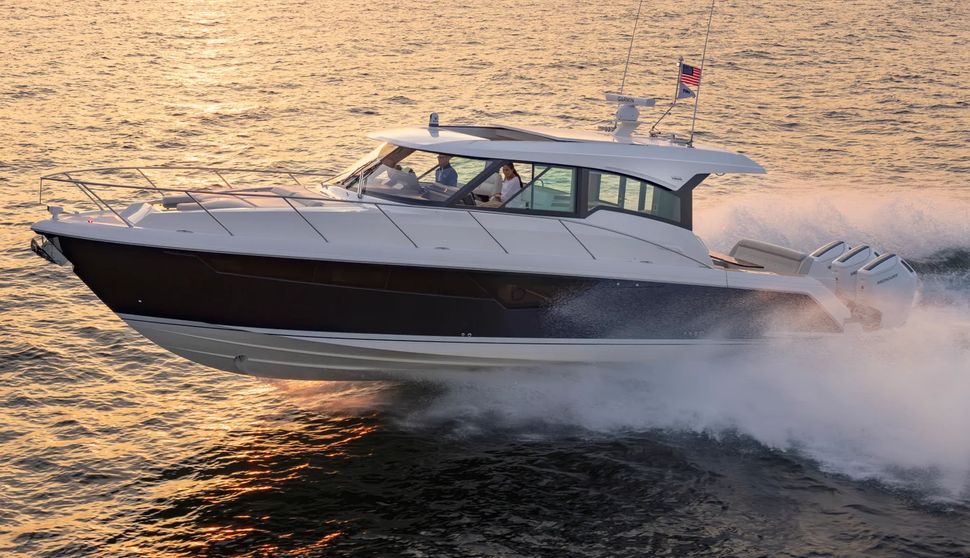                                         Tiara Yachts   48 LE
                                    