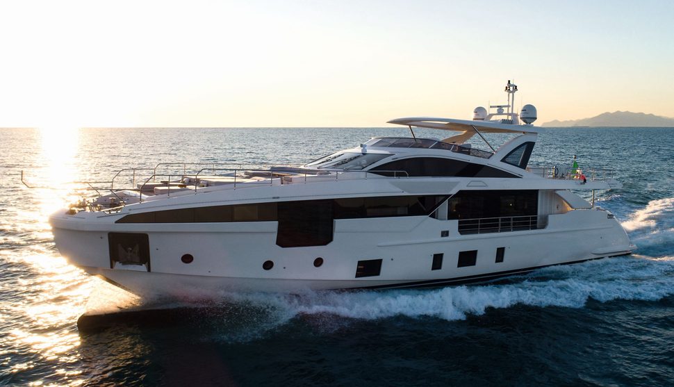                                             Azimut   Grande 32M
                                        