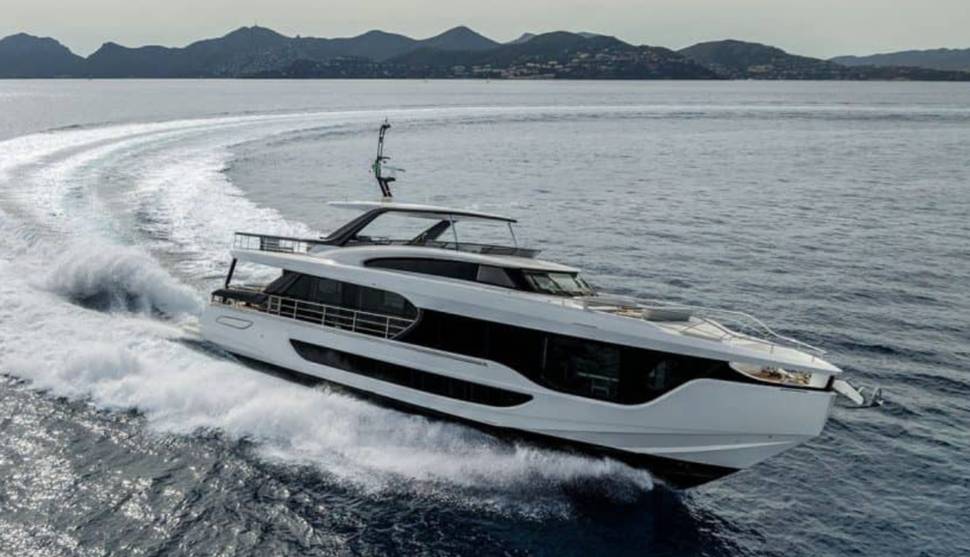                                         Azimut   Grande 26M
                                    