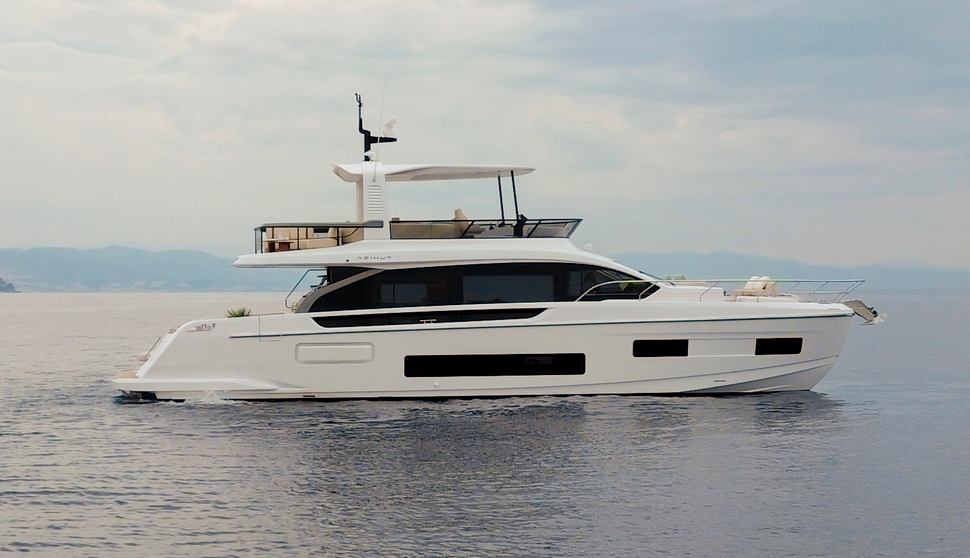                                         Azimut   Fly 62
                                    