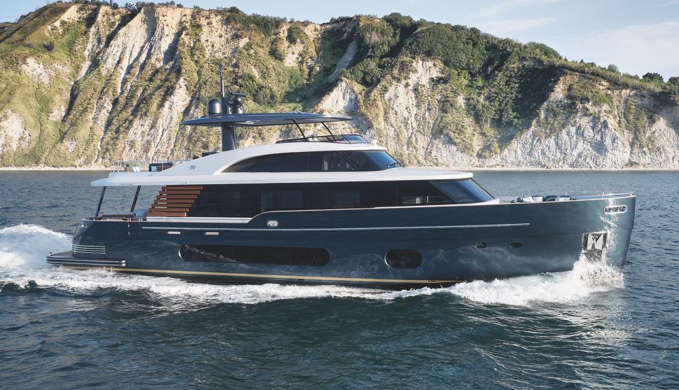                                         Azimut   Magellano 25M
                                    