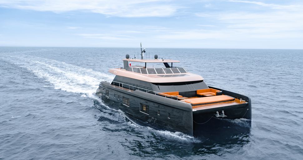                                             Sunreef Yachts   100 Sunreef Power
                                        