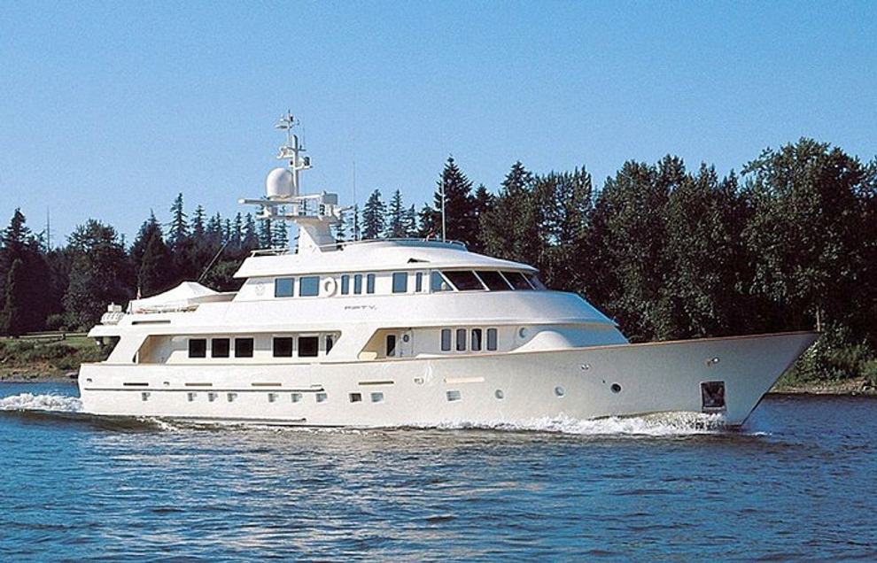 sunchaser-yacht-exterior-2.jpg