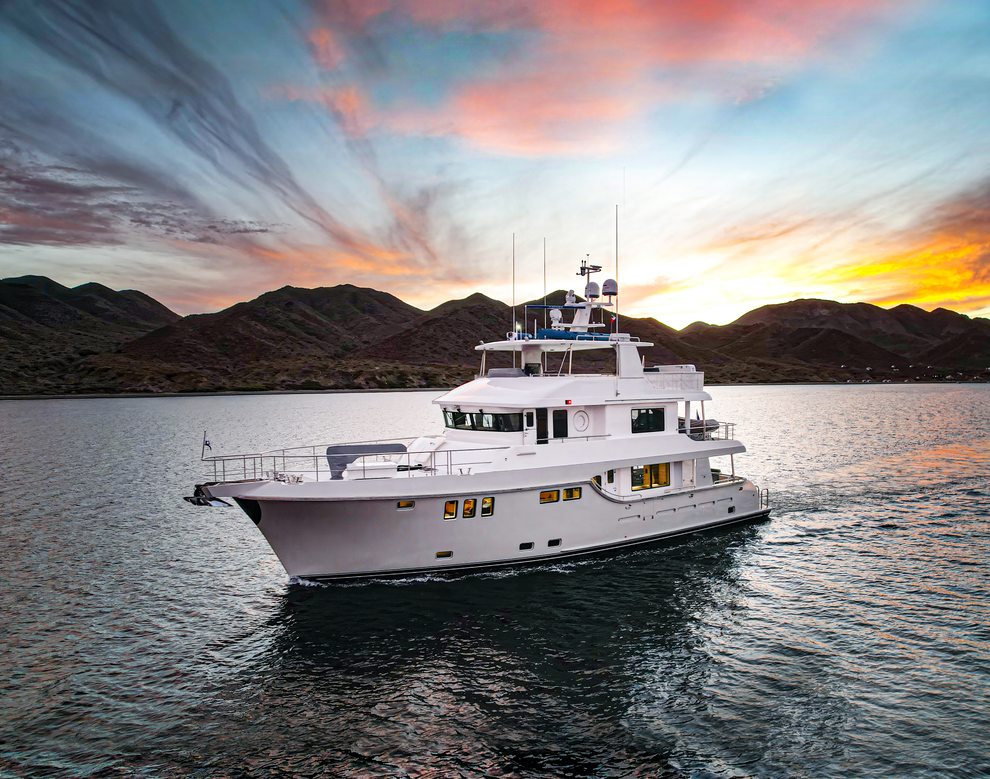 lady-di-yacht-exterior-2.jpg