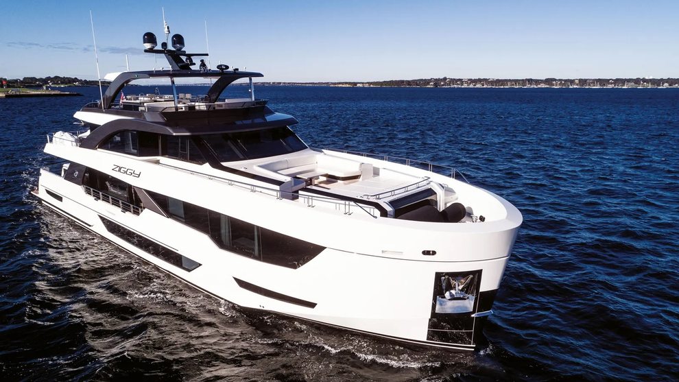 ziggy-yacht-exterior-2.jpg