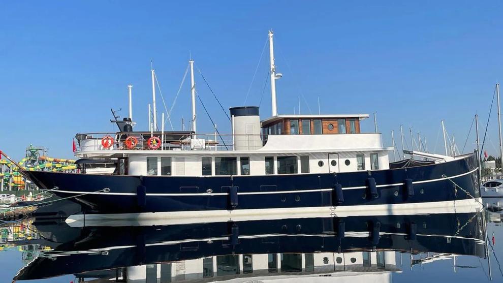 ery thnety作　yart VI far-niente-yacht-exterior-2.jpg