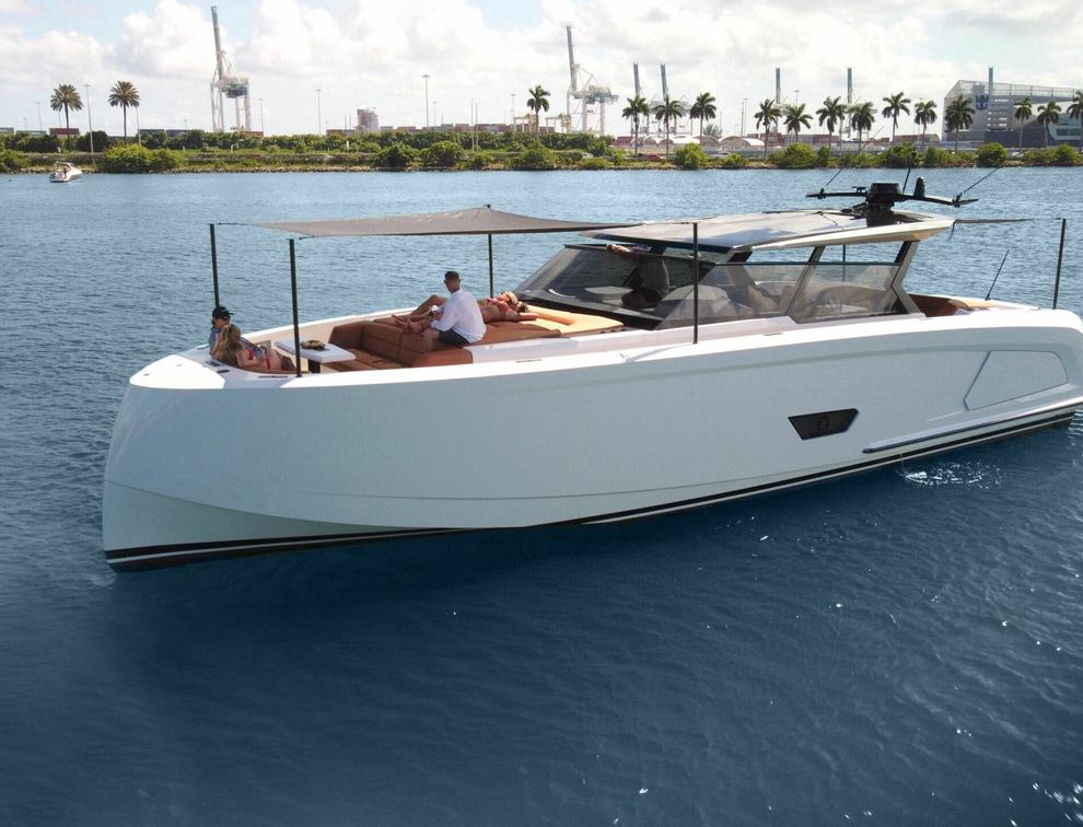 トップス vaqutaux voyage Vanquish VQ58 T-Top Boat