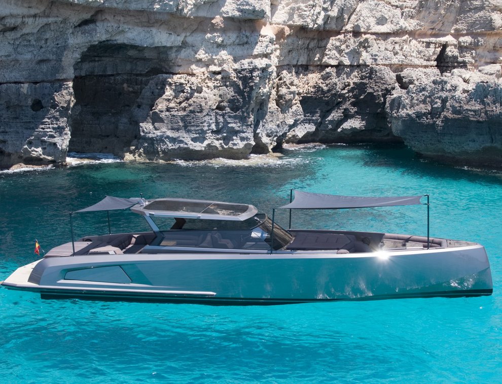 Vanquish VQ52 Boat