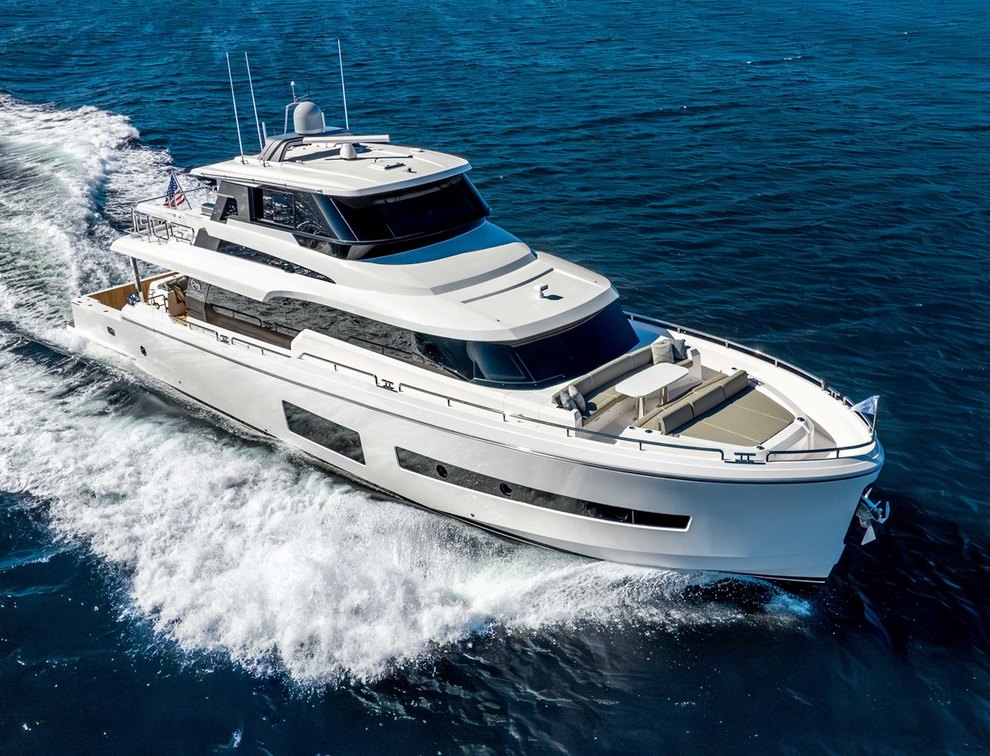 Horizon V77s Boat