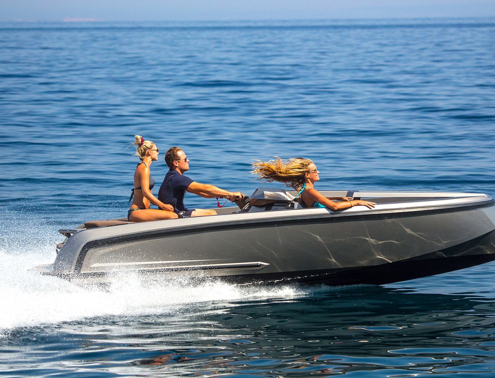 Vanquish VQ16 Sports Line Boat | YachtBuyer