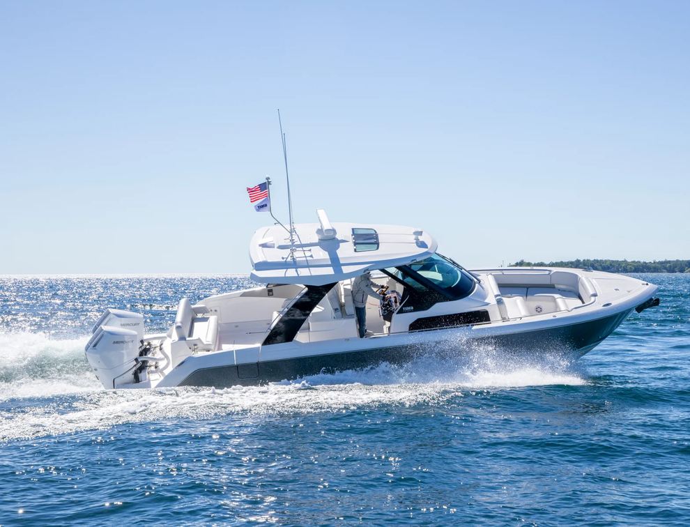 Tiara 35LS Yacht