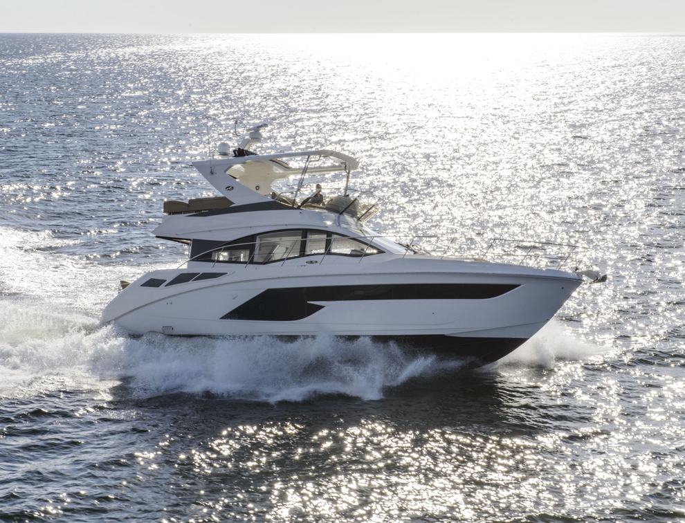 Sea Ray Fly 520 Yacht (2017 - 2018)
